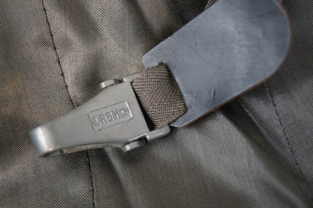 A close-up of a strap

Description automatically generated